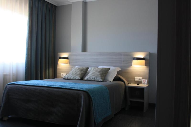 Standard Double Room image 3