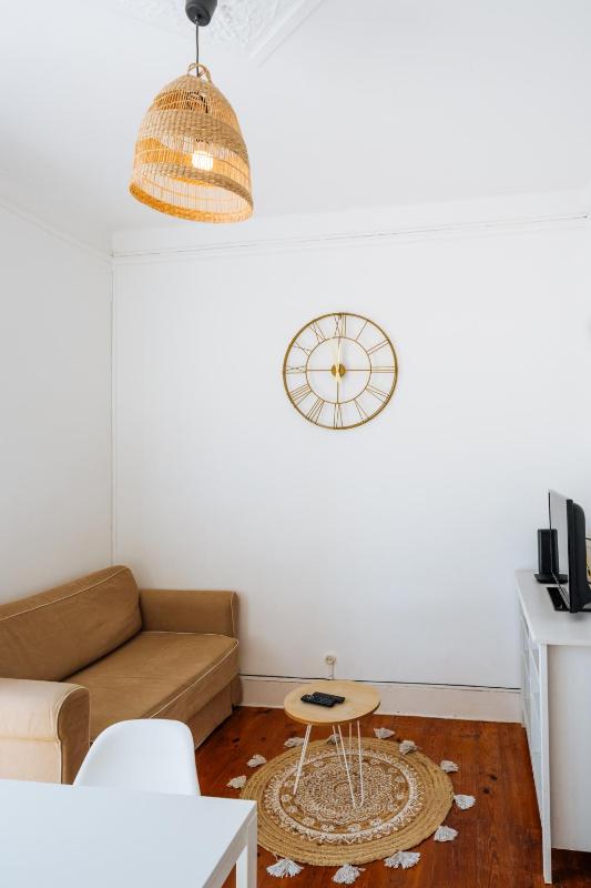 One-Bedroom Apartment River View image 3