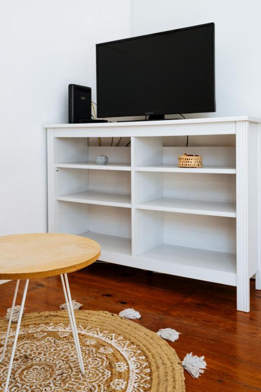 One-Bedroom Apartment River View image 4