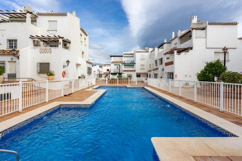 La Duquesa apt with pool by Costarentals - Ref M8 - image 18