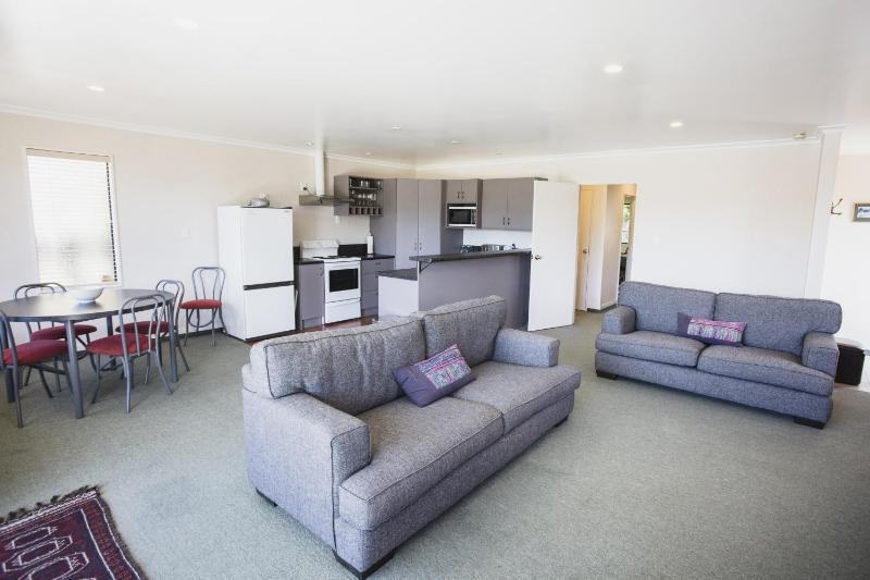 Apollo Lodge and Apartment - image 9