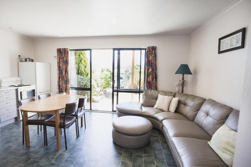 Apollo Lodge and Apartment - image 7