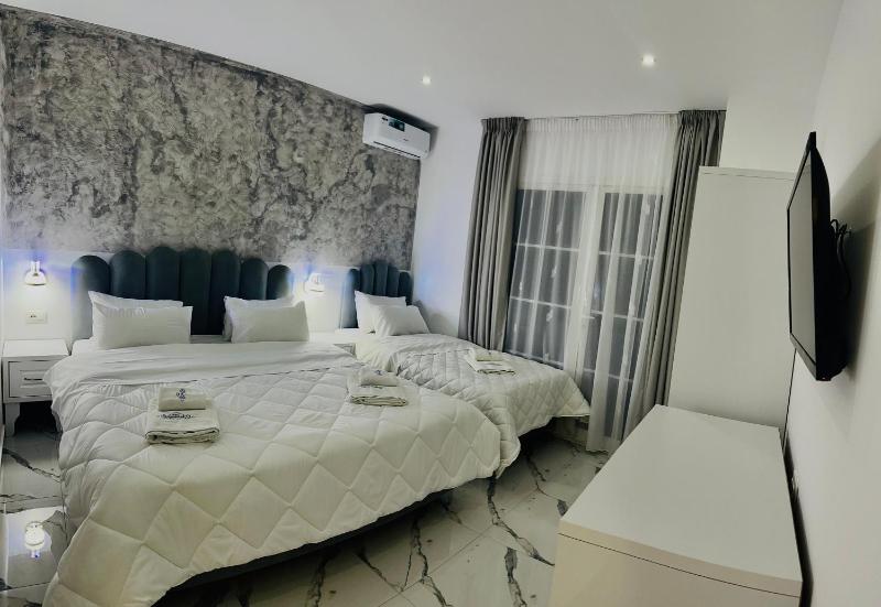 Deluxe Triple Room image 4