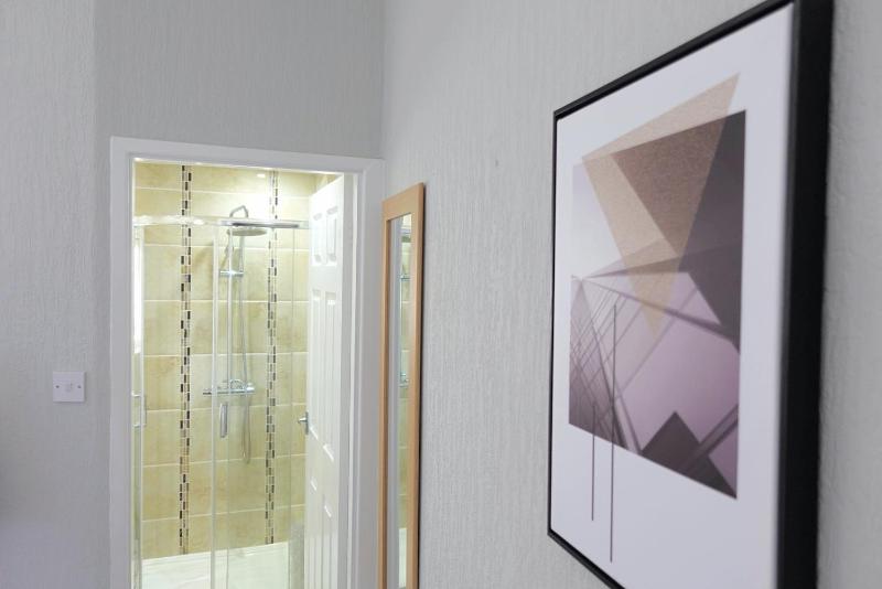 Double Room - First Floor Rear image 2