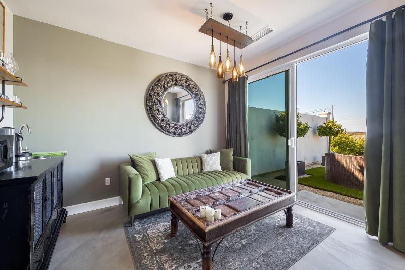 King Room with Mountain View image 2