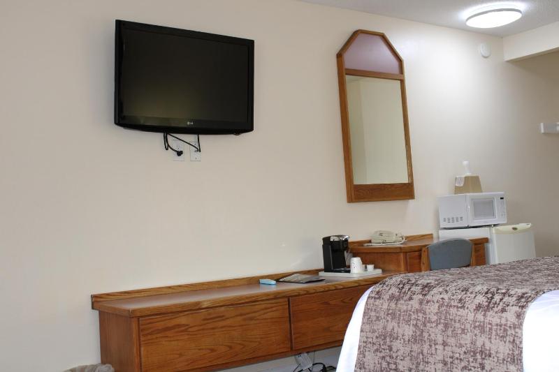 Standard Queen Room image 4