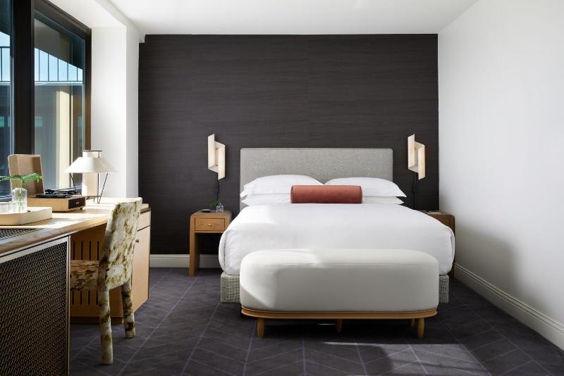 Essential Queen Room image 3