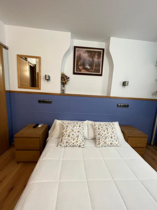 Double or Twin Room with Balcony image 4