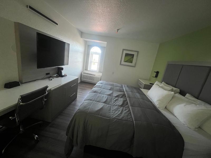Standard King Room image 1