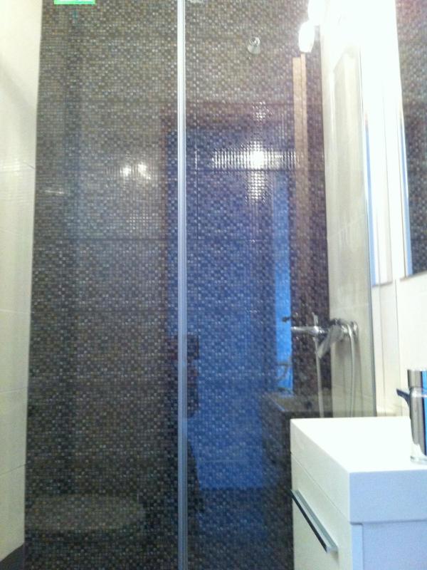 One-Bedroom Apartment with Sea View (2-3 Adults) image 4
