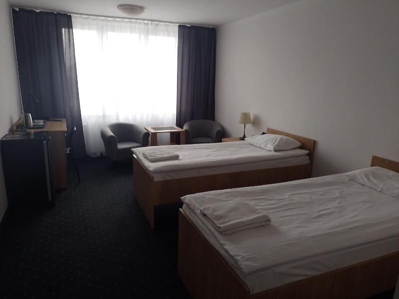 Superior Twin Room image 4