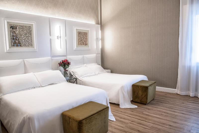 Superior Quadruple Room image 1