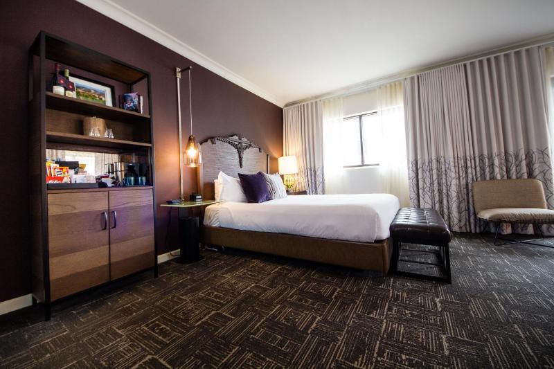 Premium Queen Room with Private Balcony image 2