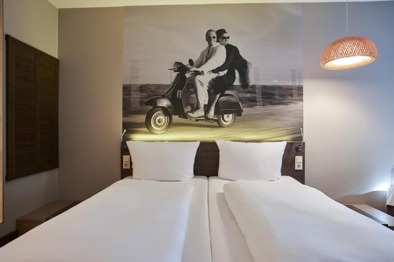 Quadruple Room image 1