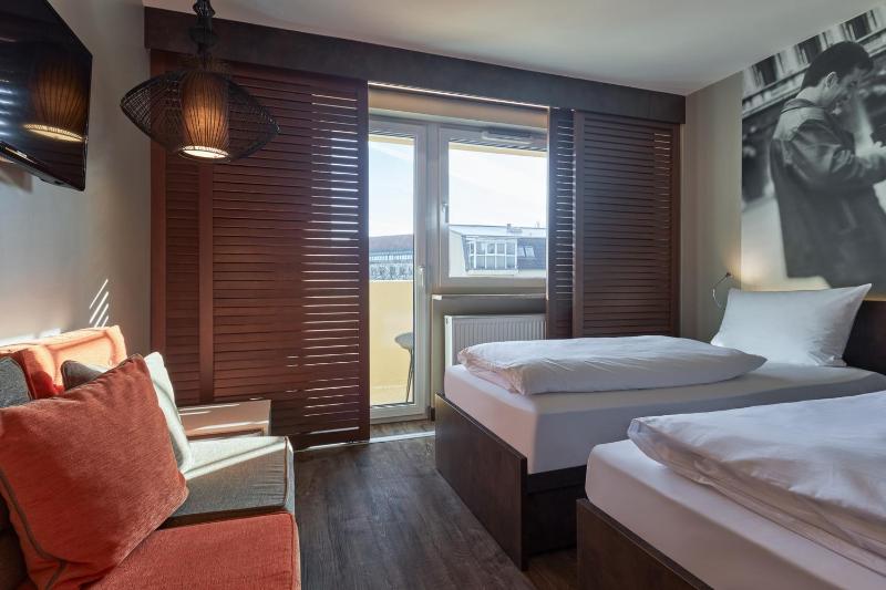 Double Room with Courtyard View image 2