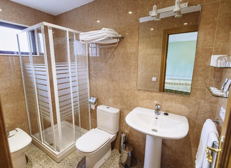 Double Room with Private Bathroom image 3