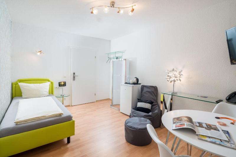 Single Room image 3