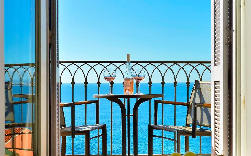 Superior Double Room with Full Sea View and Balcony image 1