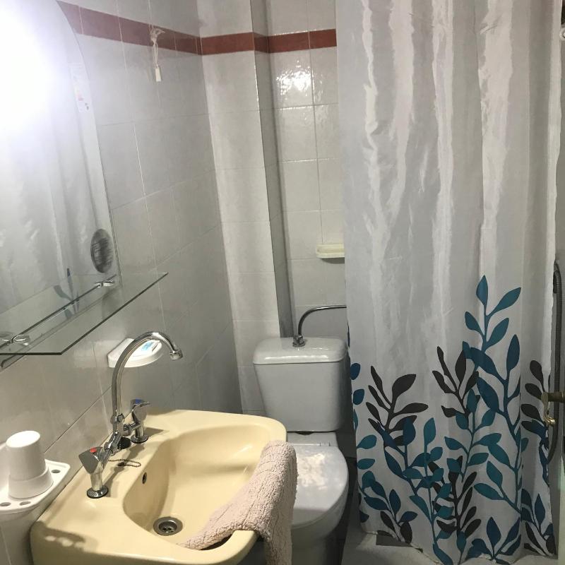 Twin Room image 3