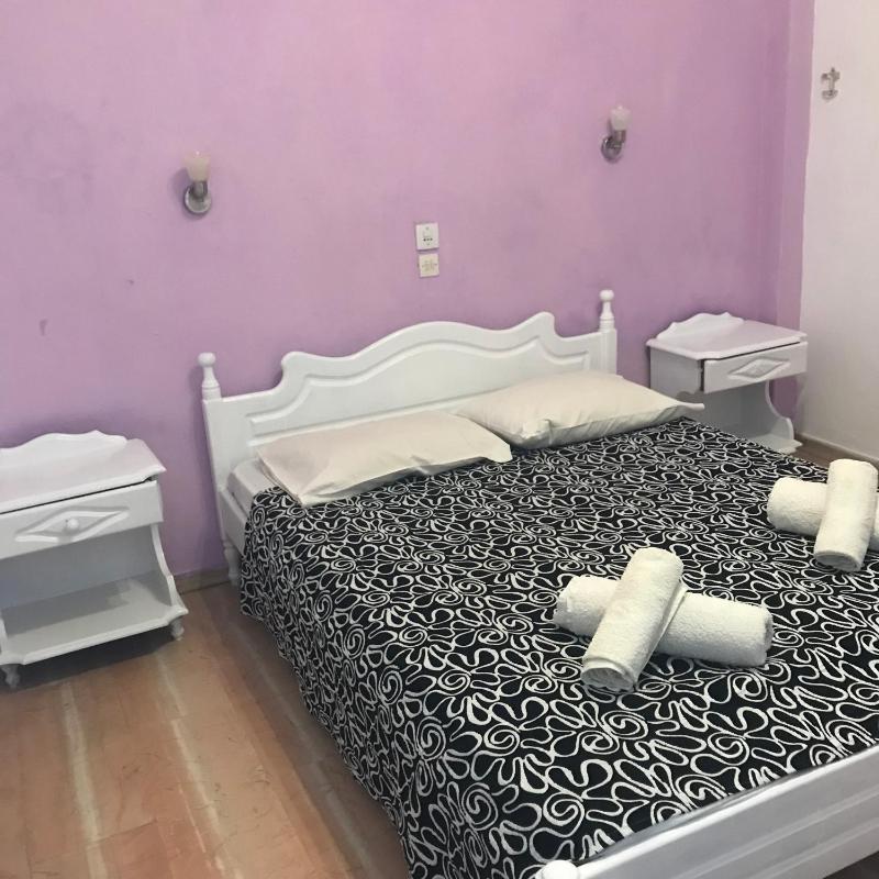 Twin Room image 4