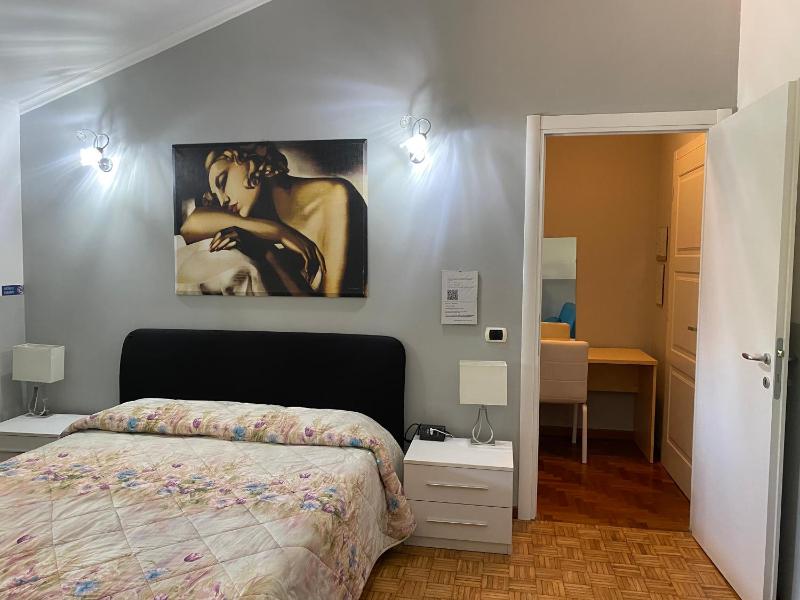 Deluxe Room (2 Adults + 1 Child) image 1
