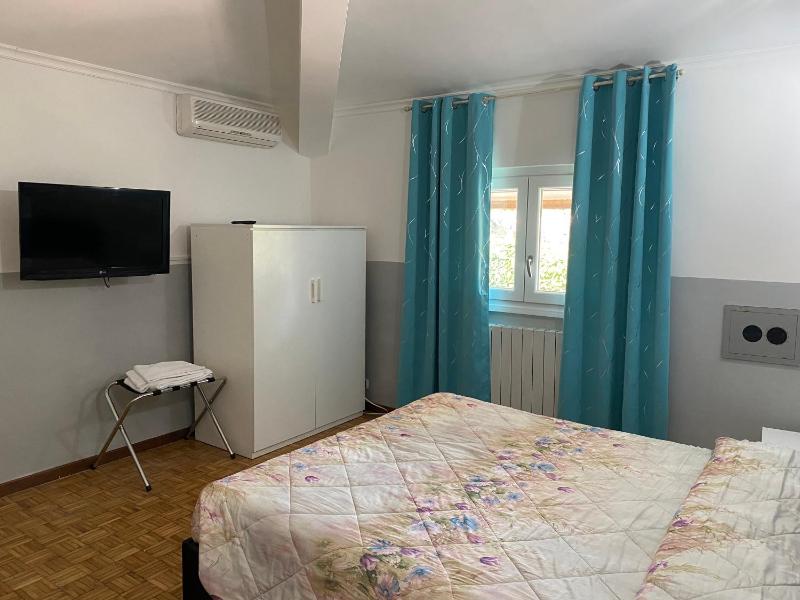Deluxe Room (2 Adults + 1 Child) image 4