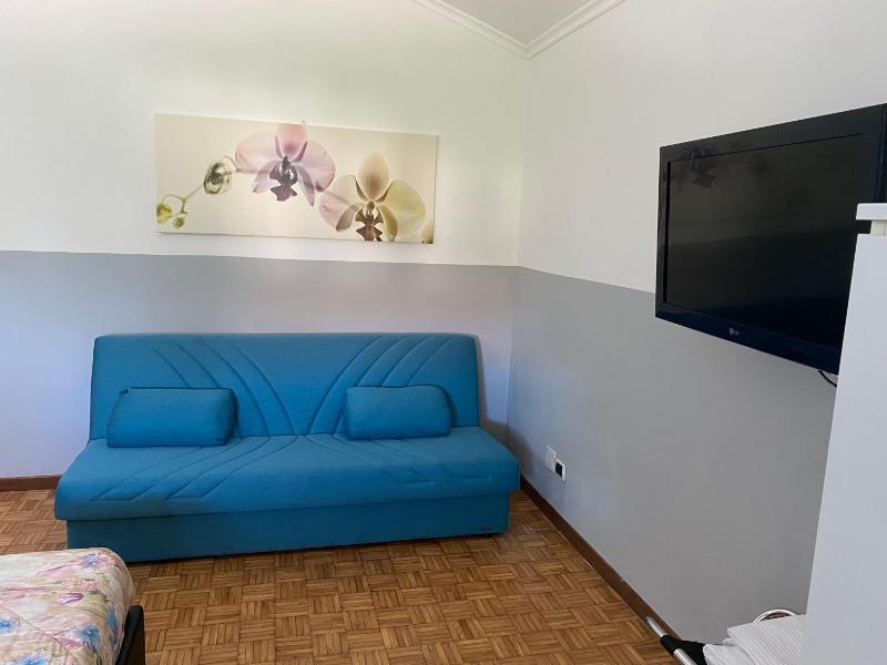Deluxe Room (2 Adults + 1 Child) image 3