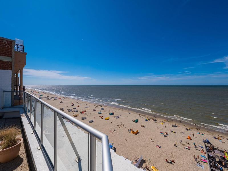 Beautiful penthouse with phenomenal sea view - image 2