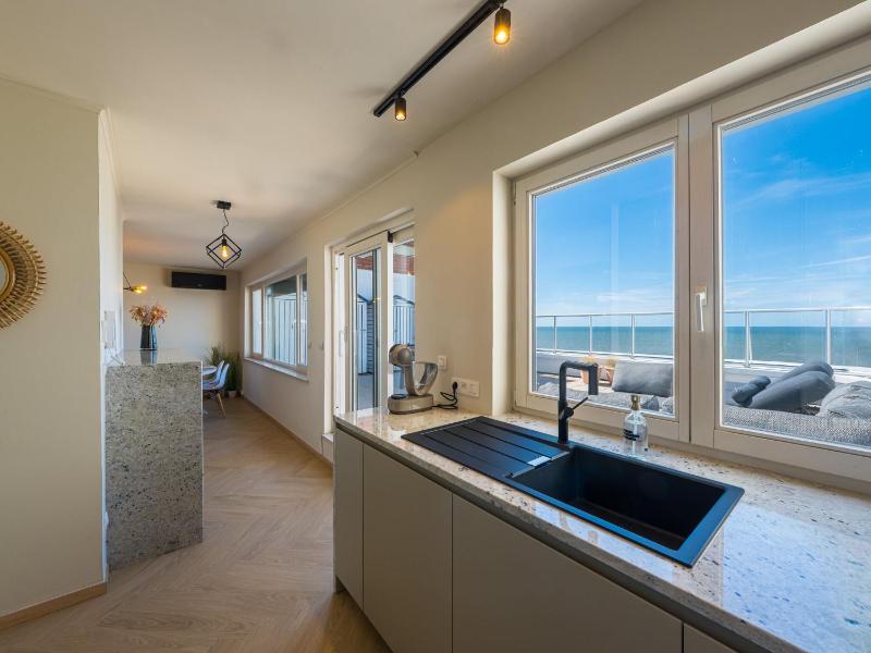 Beautiful penthouse with phenomenal sea view - image 1