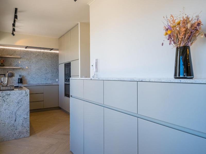 Beautiful penthouse with phenomenal sea view - image 26