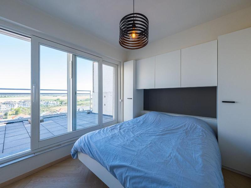 Beautiful penthouse with phenomenal sea view - image 18