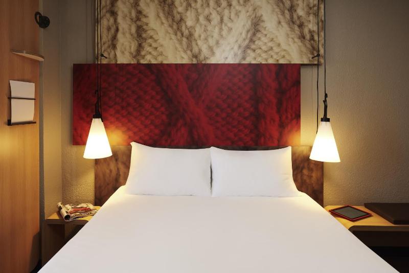 Standard Double Room image 3