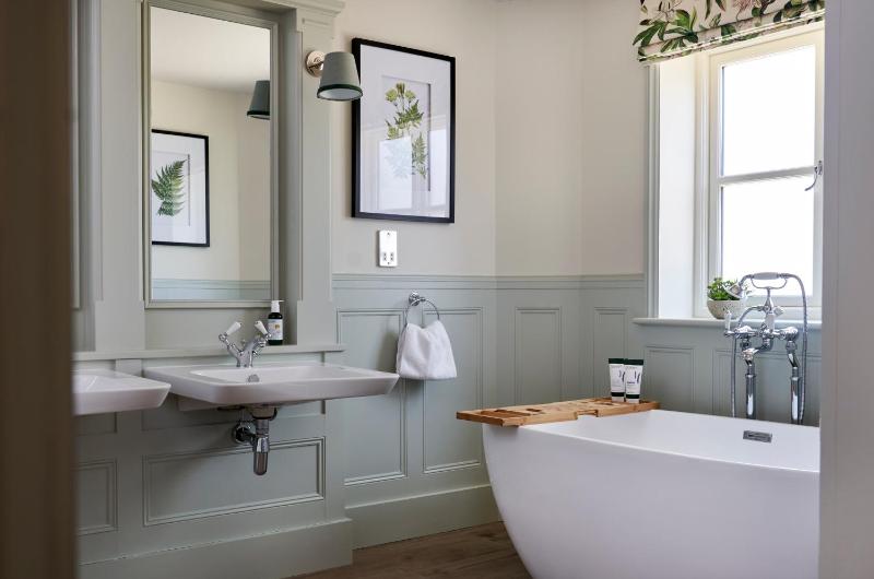 Deluxe Studio image 4