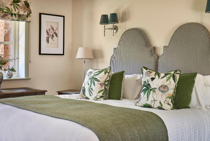 Deluxe Studio image 2