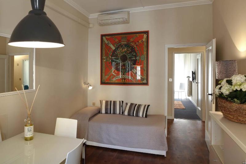 Superior One-Bedroom Apartment (3 Adults) image 3