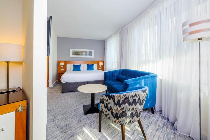 Deluxe King Room image 1