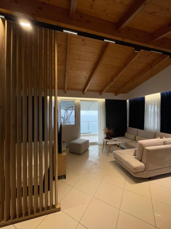 Deluxe Suite with Sea View image 4