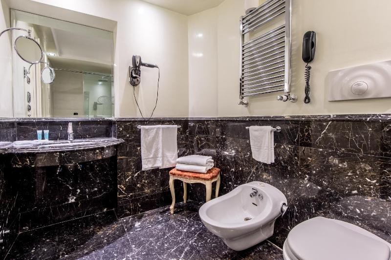 Junior Suite image 2