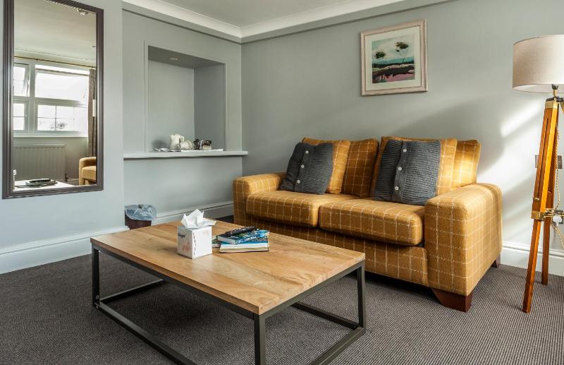 Family Room image 4