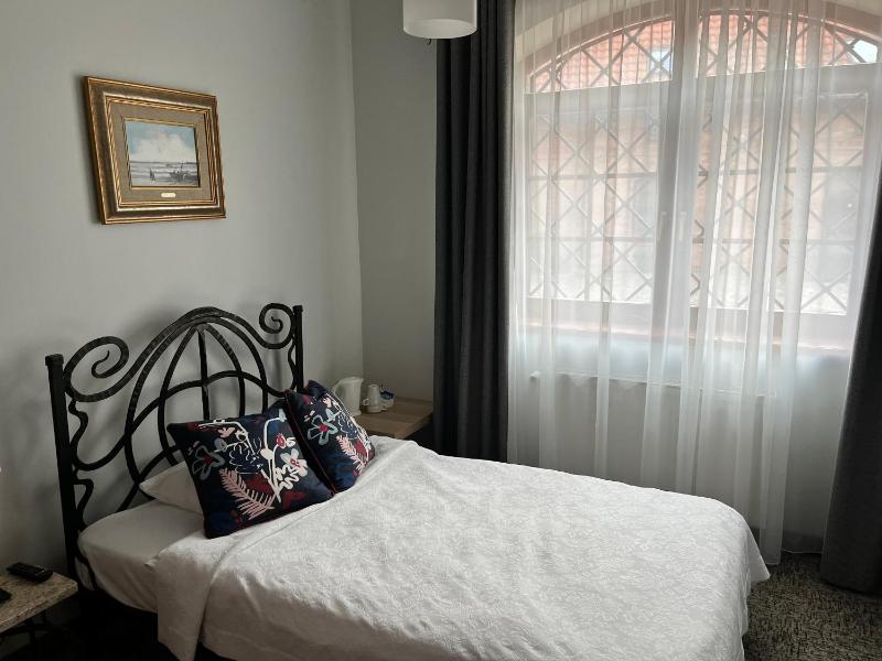 Economy Double Room image 2