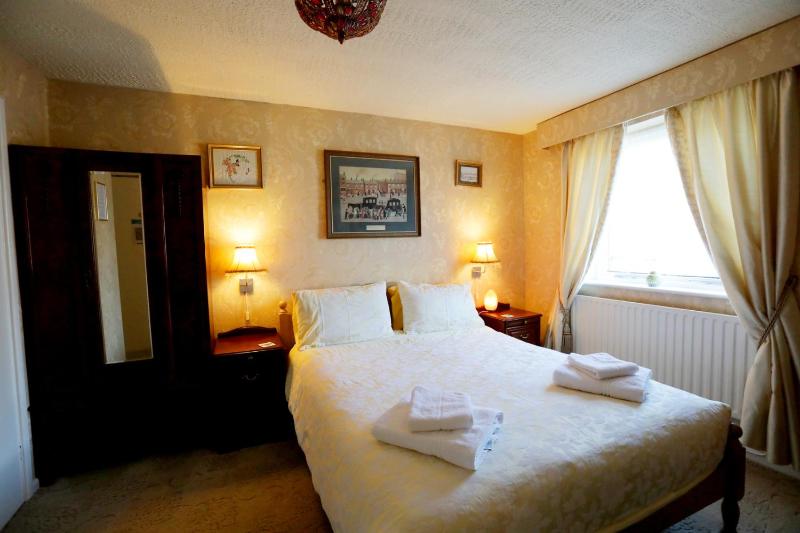 Standard Quadruple Room image 1
