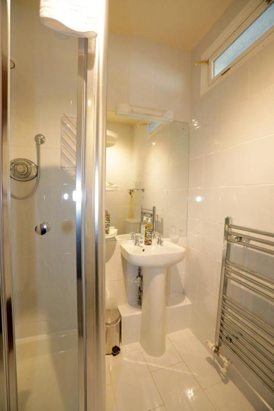 Standard Double Room image 4