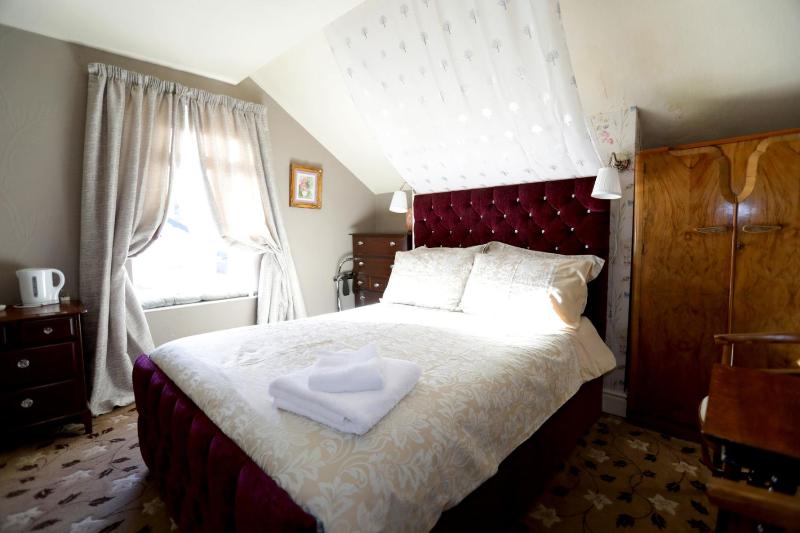 Standard Double Room image 3