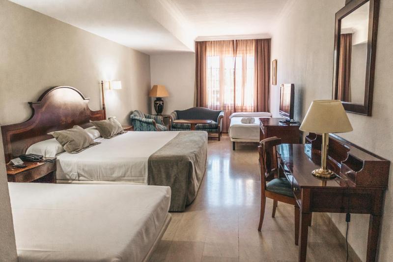 Quadruple Room with Parking image 4