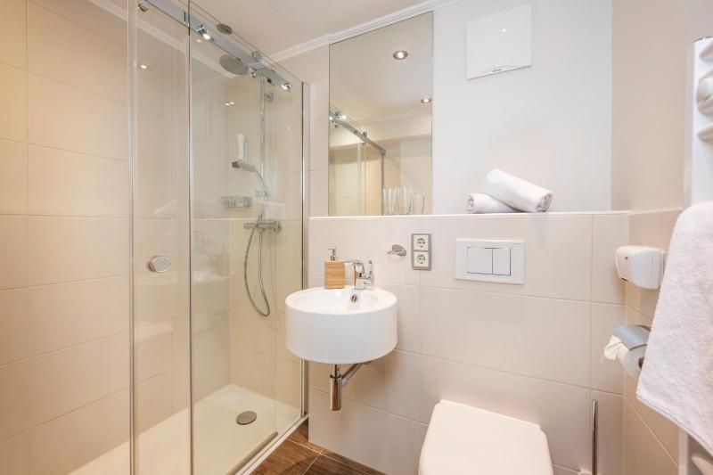 Deluxe Double Room image 4