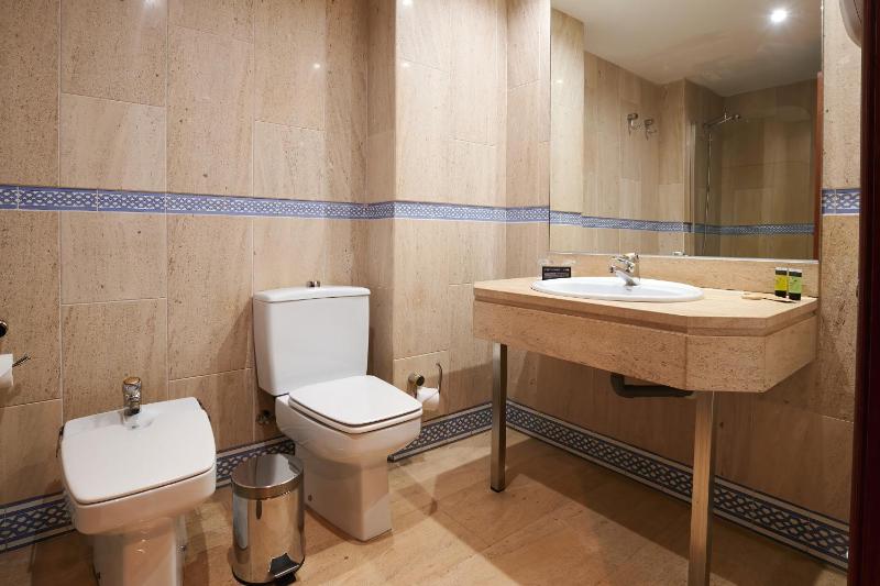 Two Connecting Double Rooms image 2