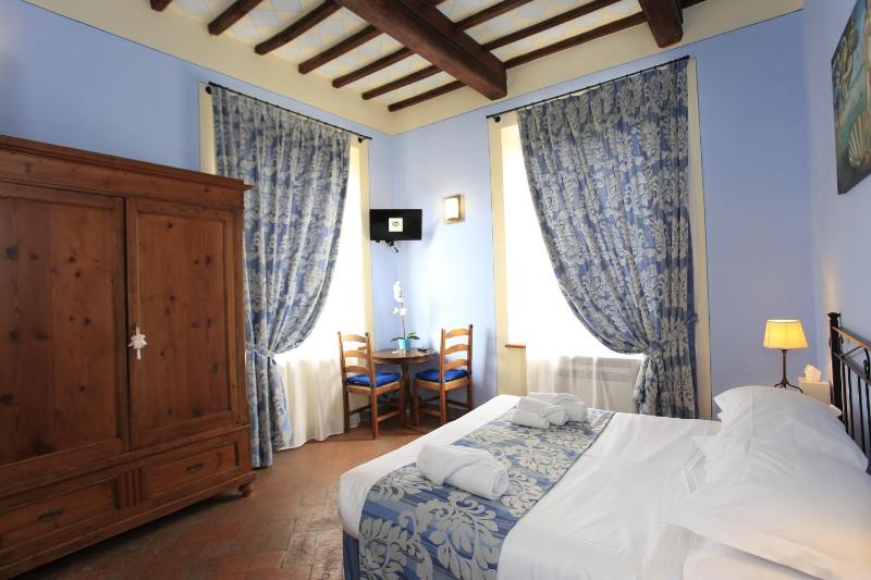 Double Room image 1