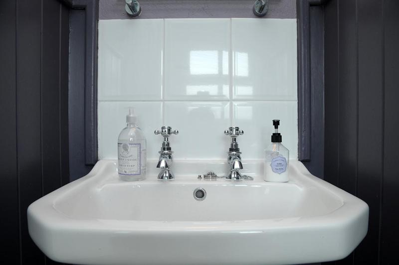 Superior Double Room image 3