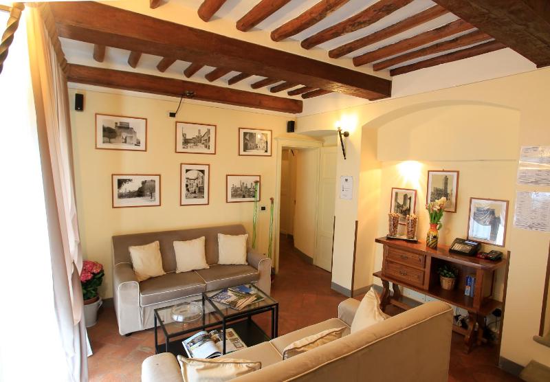 Double Room image 3
