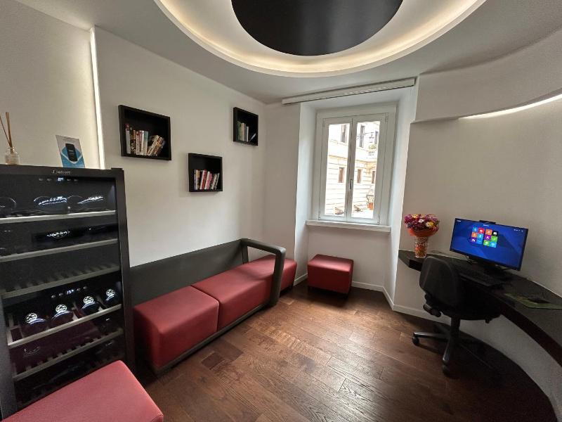 Double or Twin Room with Pantheon View image 3